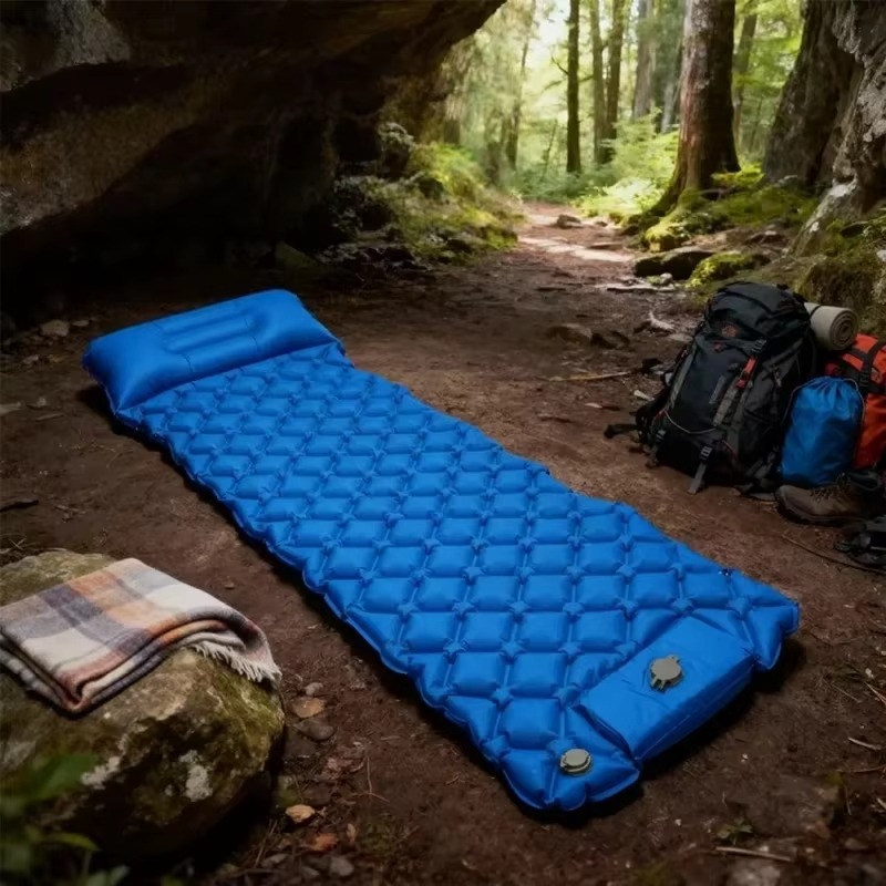 Camping Air Mattress Built In Pump - Samonapowietrzny materac dmuchany do użytku na